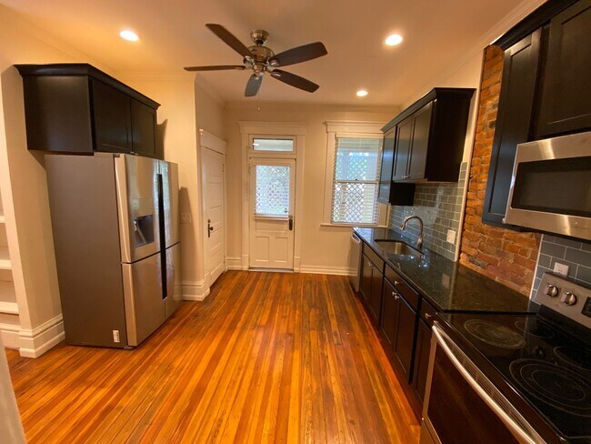 Building Photo - Hunter Ave 1045-1047 GW2