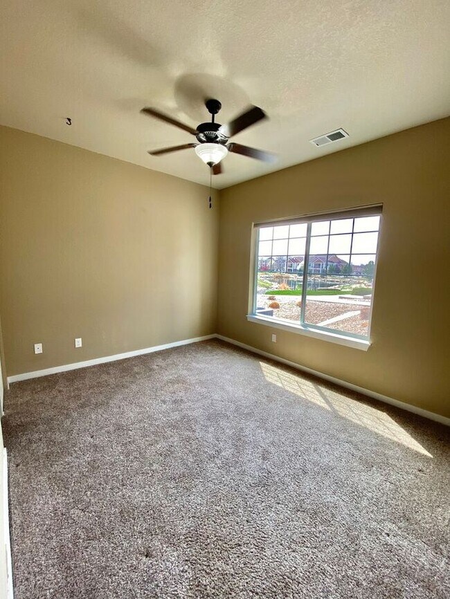 Building Photo - Fantastic 2 Bed, 2 Bath Condo With Detache...