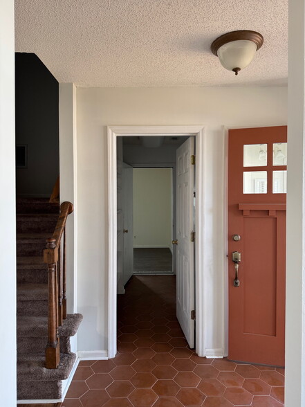 Building Photo - 103 Toura Ln