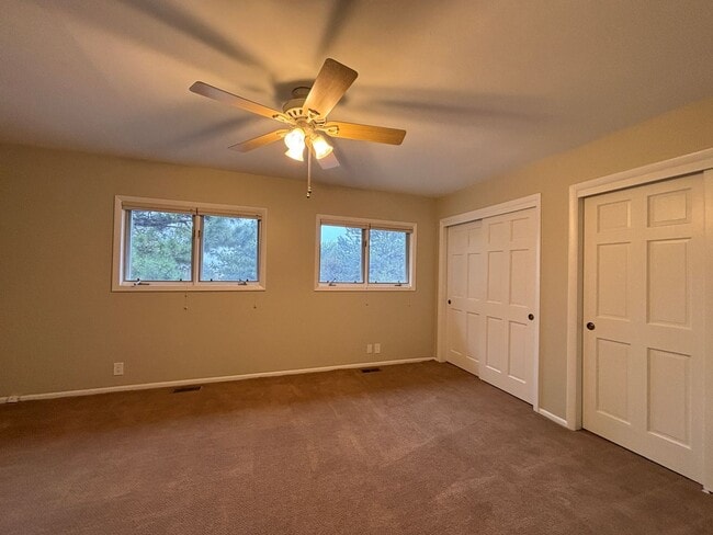 Building Photo - Large 3 bedroom, 2.5 bath townhome with 2-car garage!