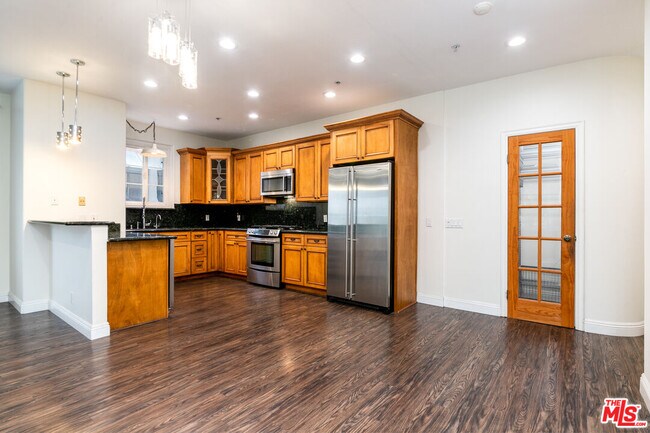 Building Photo - 117 N Gale Dr