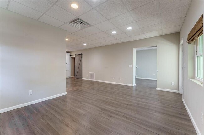 Building Photo - 5580 Williams Shores Dr