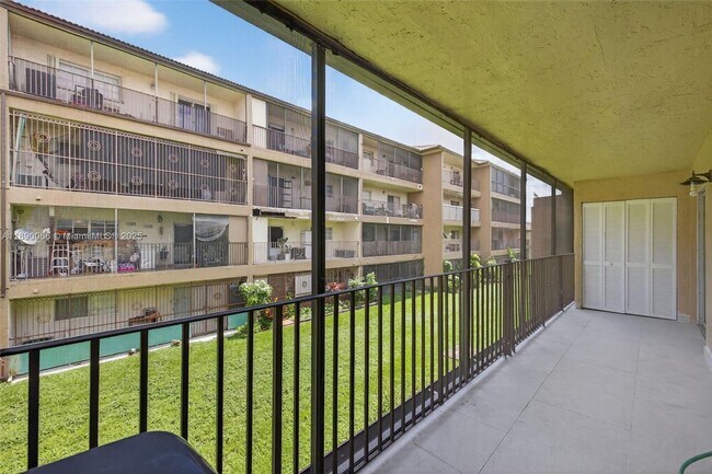 Building Photo - 8851 NW 119th St
