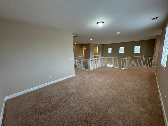 Building Photo - 3116 W Buena Vista Ave