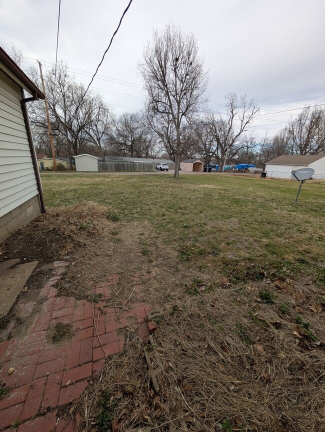 Building Photo - 415 SW Watson Ave