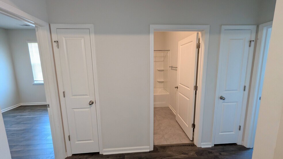 Building Photo - 280 Forestbrook Cove Cir