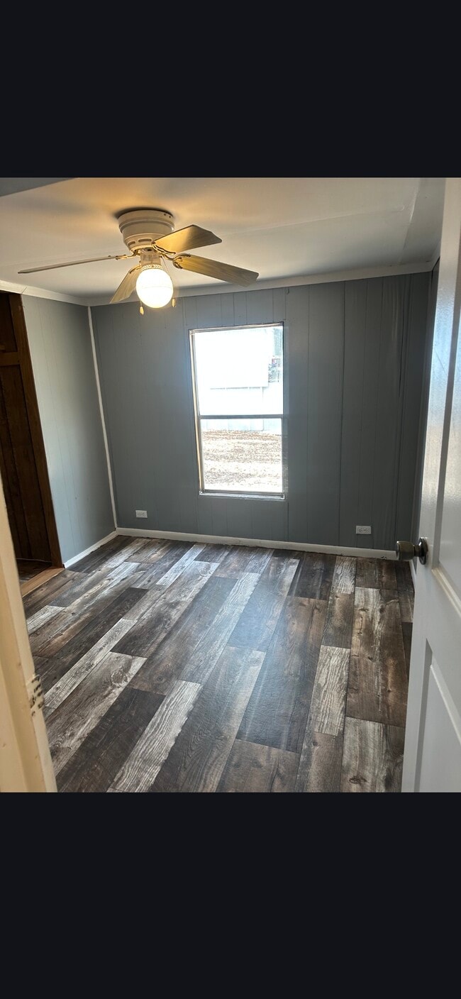 Building Photo - 8910 Via Ln