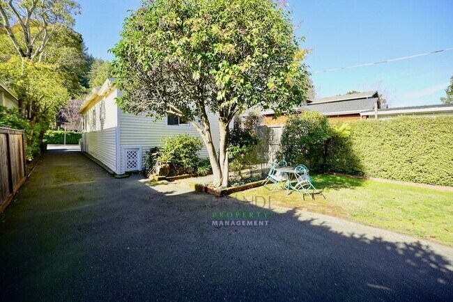 Building Photo - 254 Kent Ave