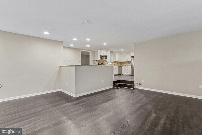 Building Photo - 1144 3rd St