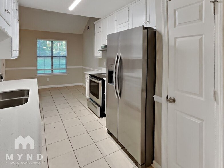 Building Photo - 725 Cowan Rd