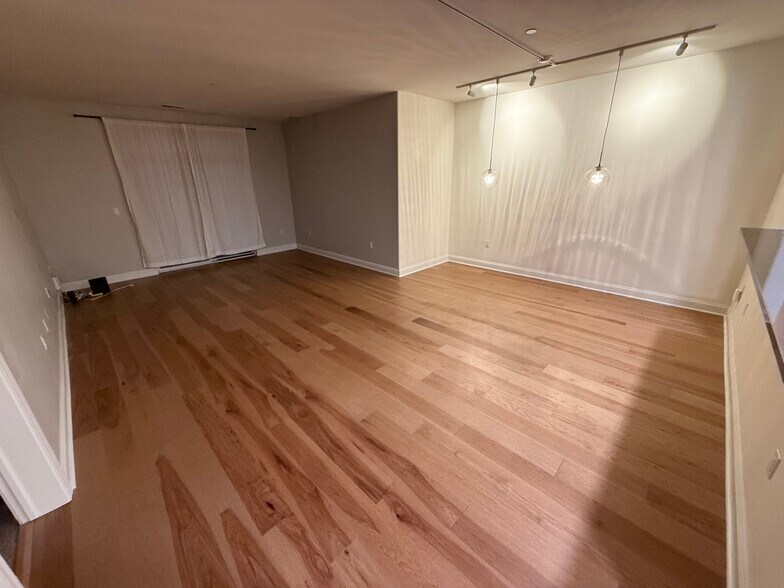 Building Photo - 1925 N Water St