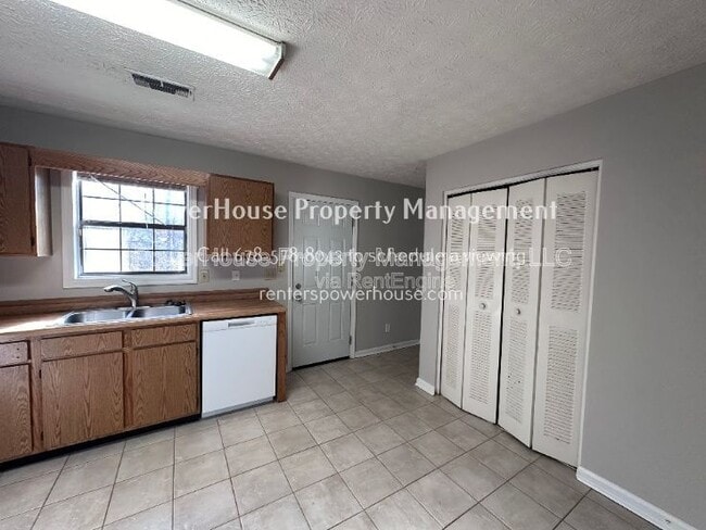 Building Photo - 502 Oakwood Ct