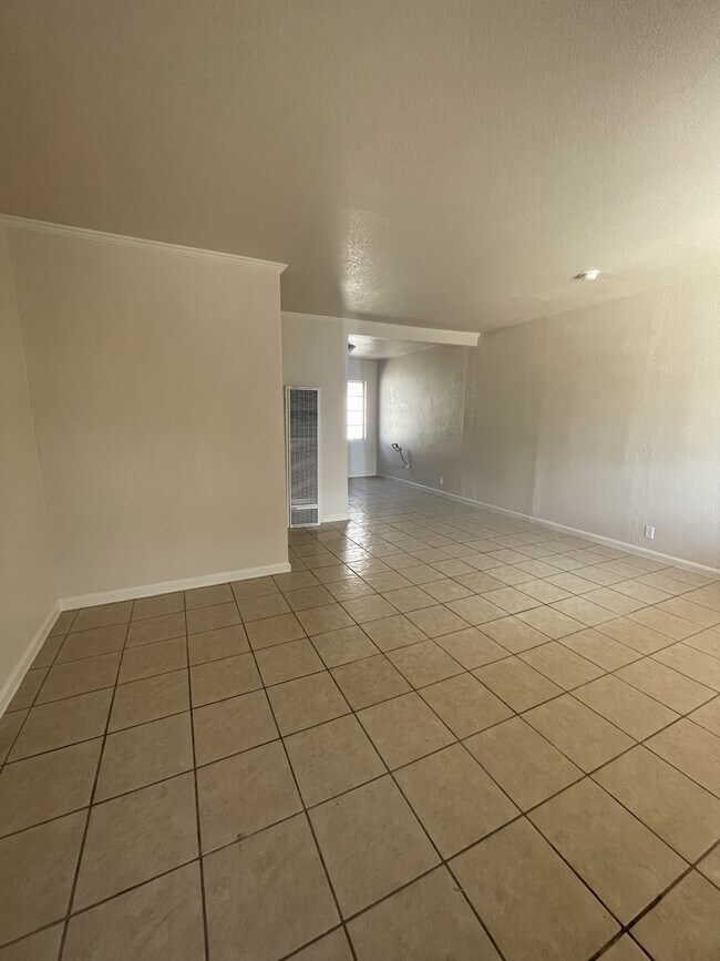 Primary Photo - 1402 St Johns Dr