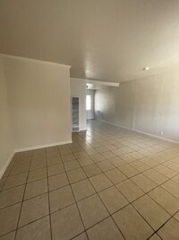 Building Photo - 1402 St Johns Dr