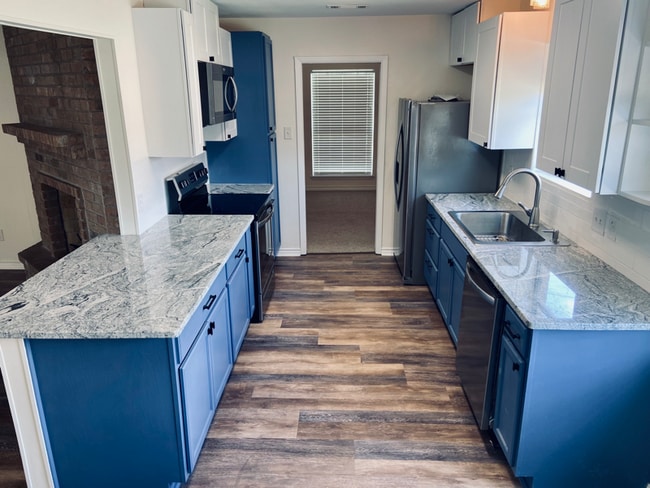 Building Photo - 1413 Windcrest St