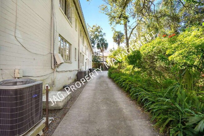 Building Photo - 2761 St Johns Ave