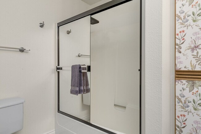 Building Photo - 1264 Bellevue Way NE