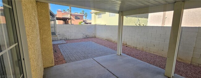 Building Photo - 313 Beethoven St