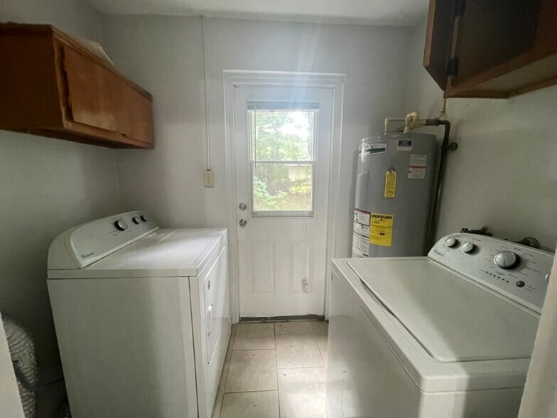 Building Photo - 702 Plumosa Ave