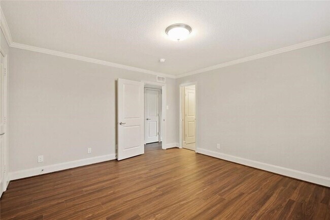 Building Photo - 9015 Villa Park Cir