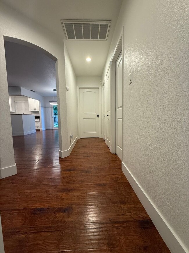 Building Photo - *Charming 3-Bedroom Home for Rent in East Sacramento!*