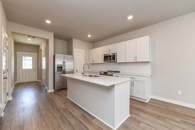 Building Photo - **2022-BUILT TOWNHOME WITH FABULOUS COMMUNITY AMENITIES**