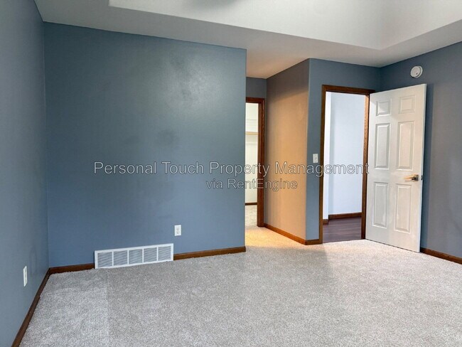 Building Photo - 3539 Woodbury Ct S
