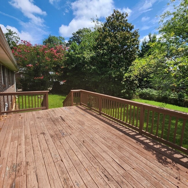 Building Photo - 6 N Gaywood Dr