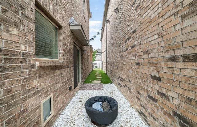 Building Photo - 7609 Sunset Blvd