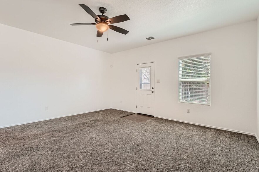 Building Photo - 15111 Pandion Dr