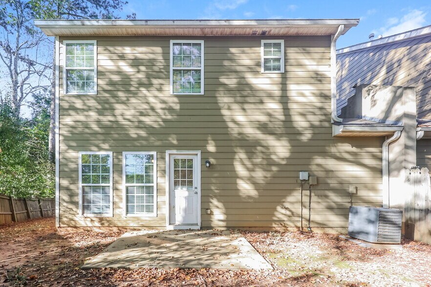 Building Photo - 12 Preserve Dr