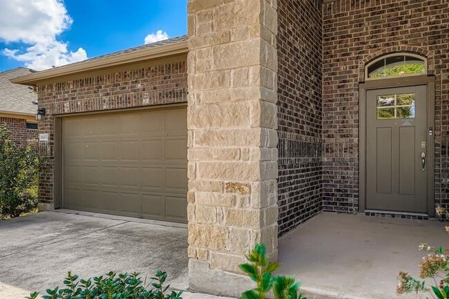 Building Photo - 16605 Aventura Ave