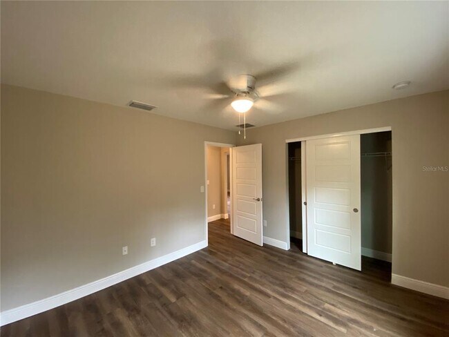 Building Photo - 207 Locust Ln Dr