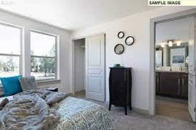 Building Photo - One bedroom apartment with washer/dryer