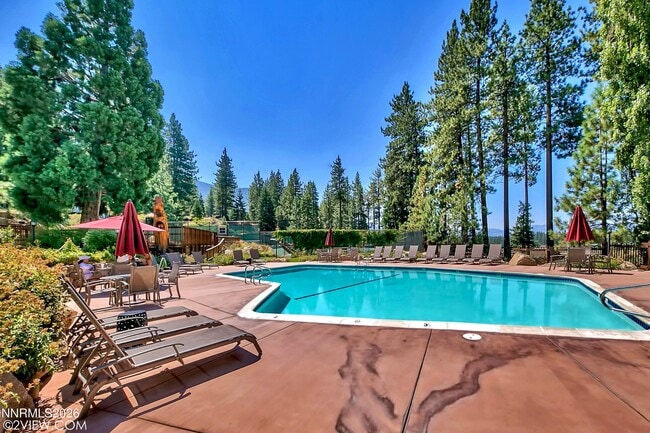 Building Photo - 215 Clubhouse Cir