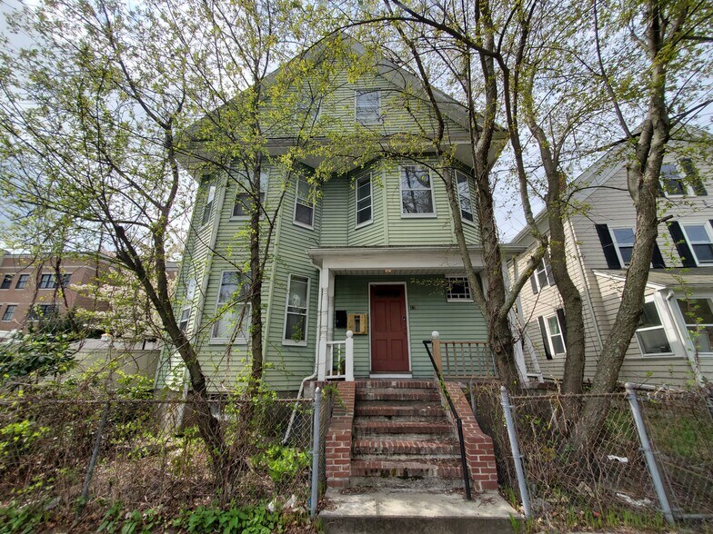 Building Photo - 12 Bennett St