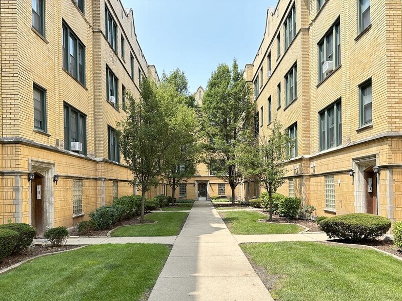 Primary Photo - 2332 N Spaulding Ave