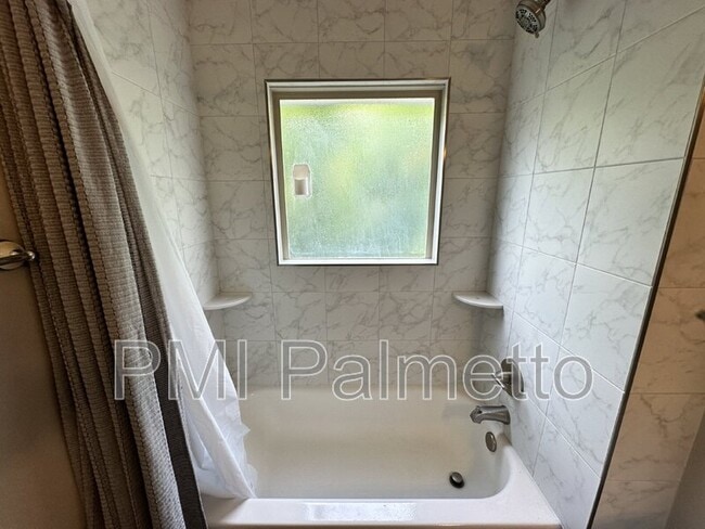 Building Photo - 304 Princess St