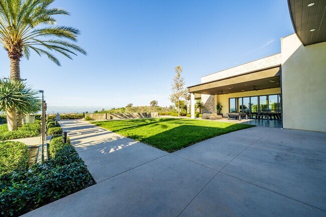 Building Photo - Split level floor plan on a gorgeously upgraded home