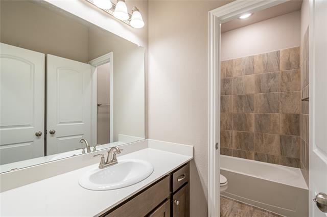 Building Photo - 604 Sycamore Dr