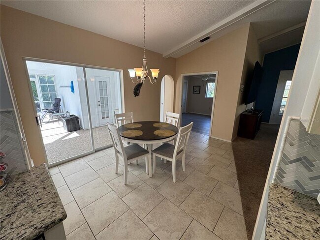 Building Photo - 549 Warwick Ln