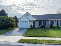 Building Photo - 2 Bedroom 2 Bathroom Townhome In Warwick T...