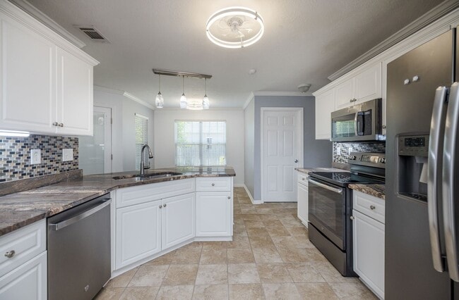 Building Photo - 203 Hayne Dr