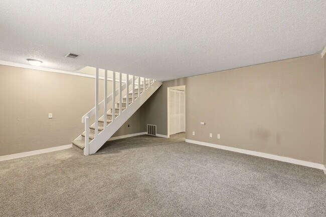 Building Photo - Charming 3 Bedroom Townhomes at Rockrimmon