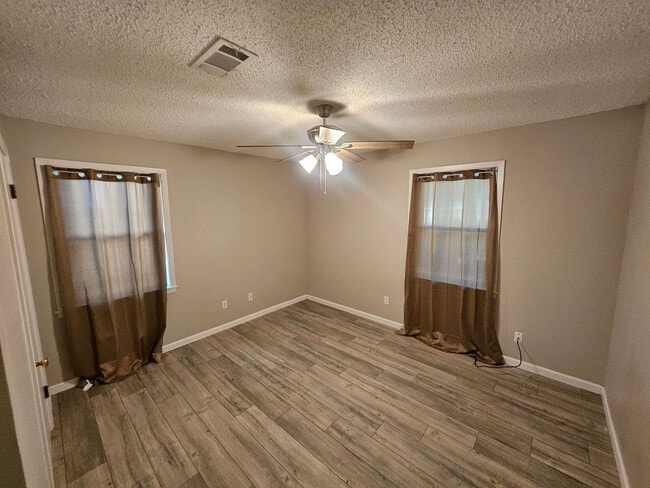 Building Photo - 120 Powell Dr