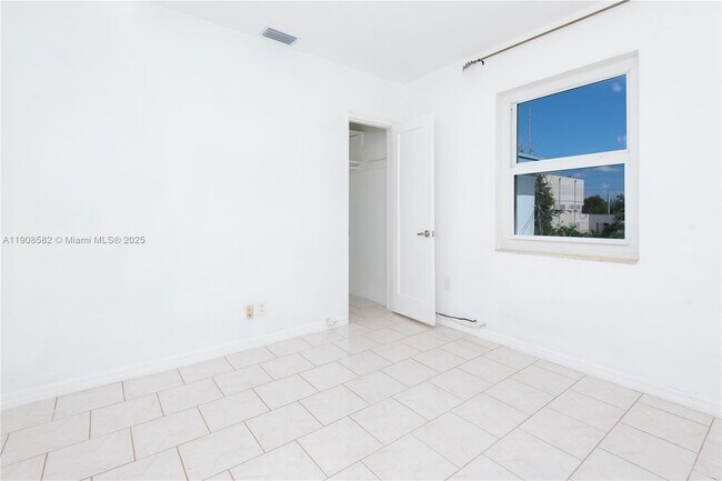 Building Photo - 141 NW 43rd Pl