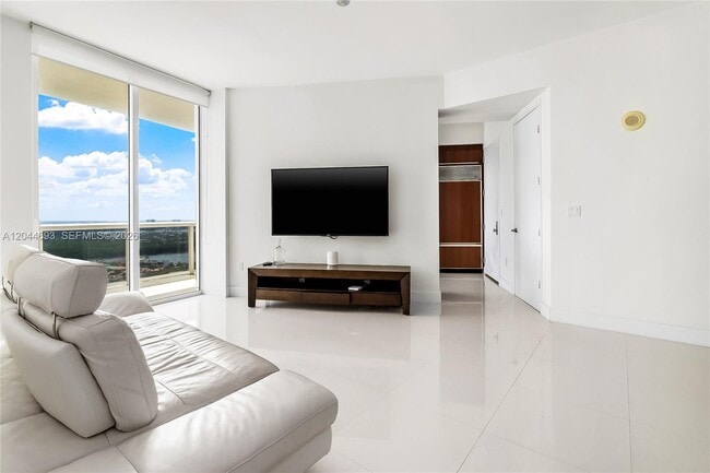 Building Photo - 16001 Collins Ave