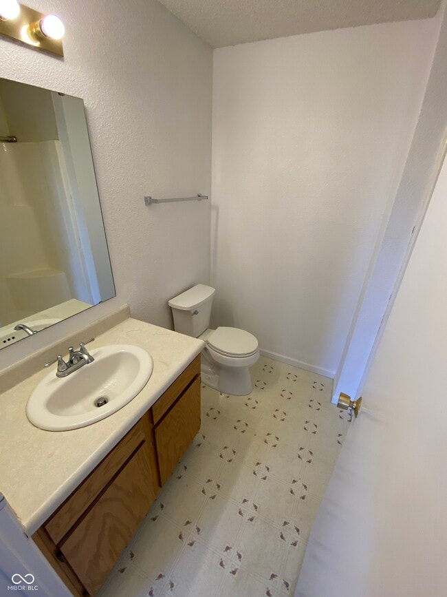 Building Photo - 5251 Bluff View Dr