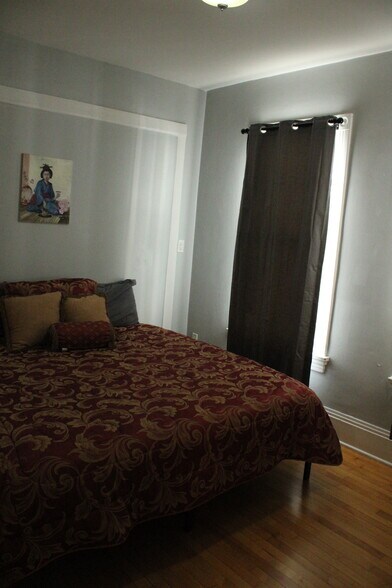 Building Photo - 2621 S Howell Ave