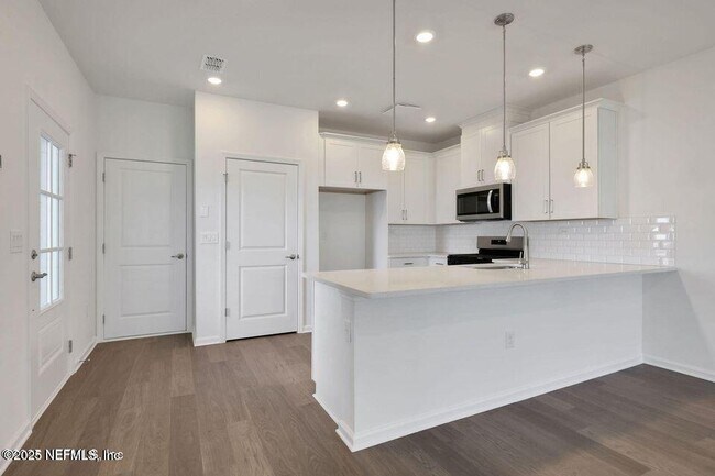 Building Photo - 36 Thurnham Ln
